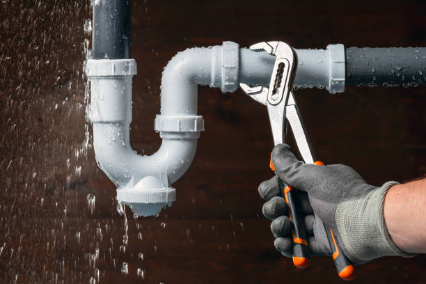 Professional Water Heater Repair technician working in Garrison, TX
